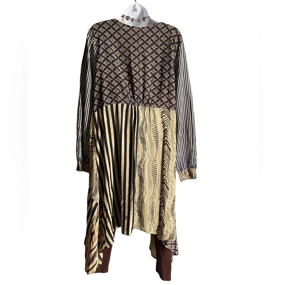 NWT.  TUNIC by Sacred Threads.  L/XL.  CL/GR.14.   222625 - Picture 3 of 5